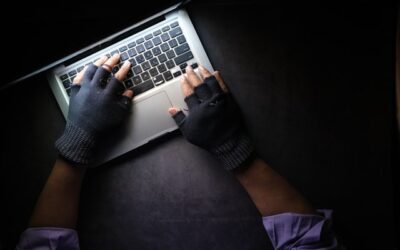 New Industrial Spy stolen data market promoted through cracks, adware